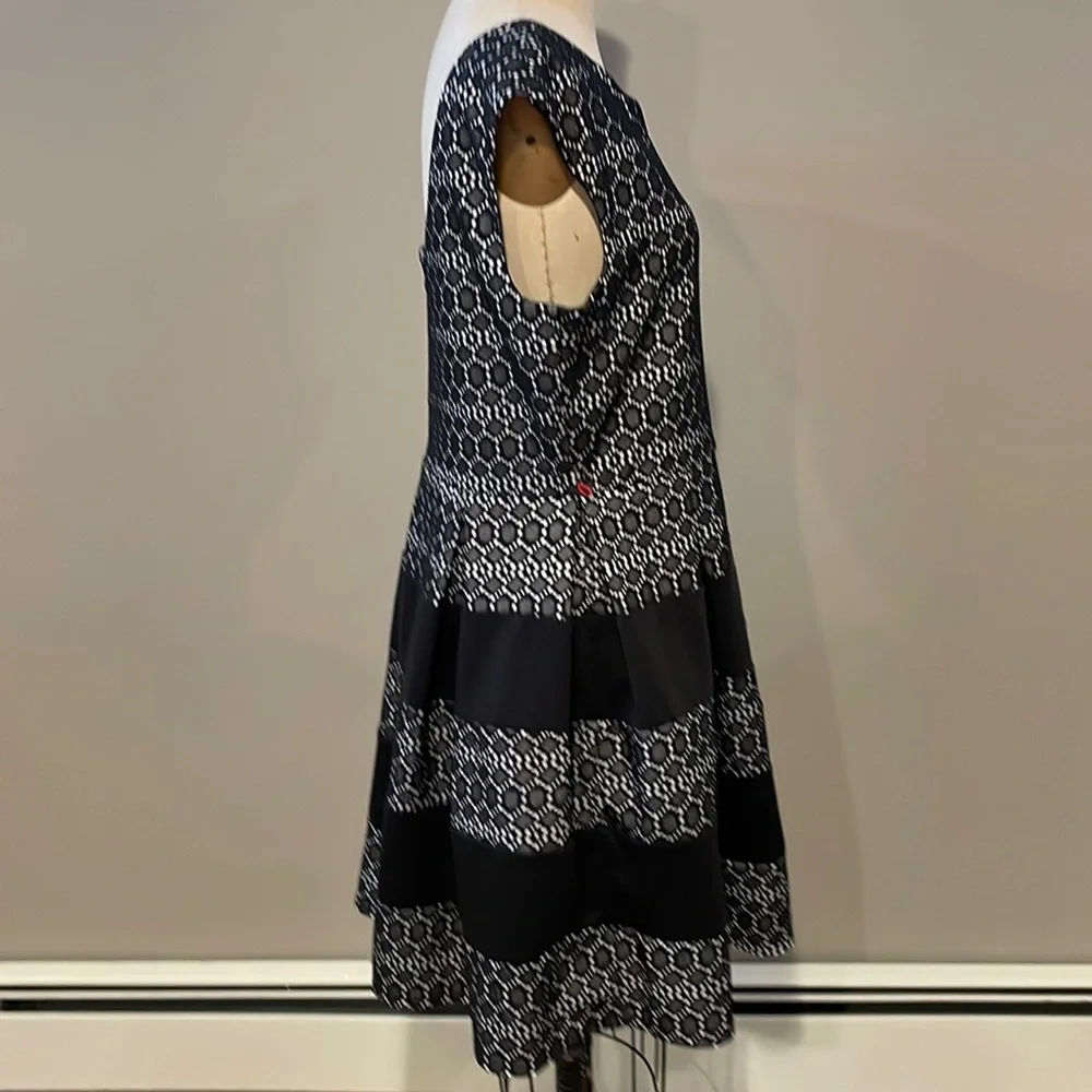 Tiana B sleeveless midi scoop neck fit and flare dress - Picture 5 of 8